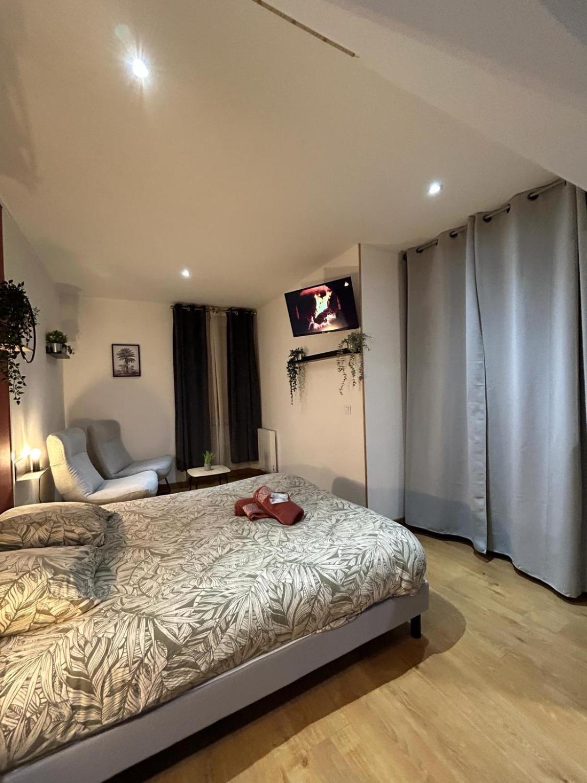 Velours & Balneo Apartment แซงต์-นาแซร์ ภายนอก รูปภาพ