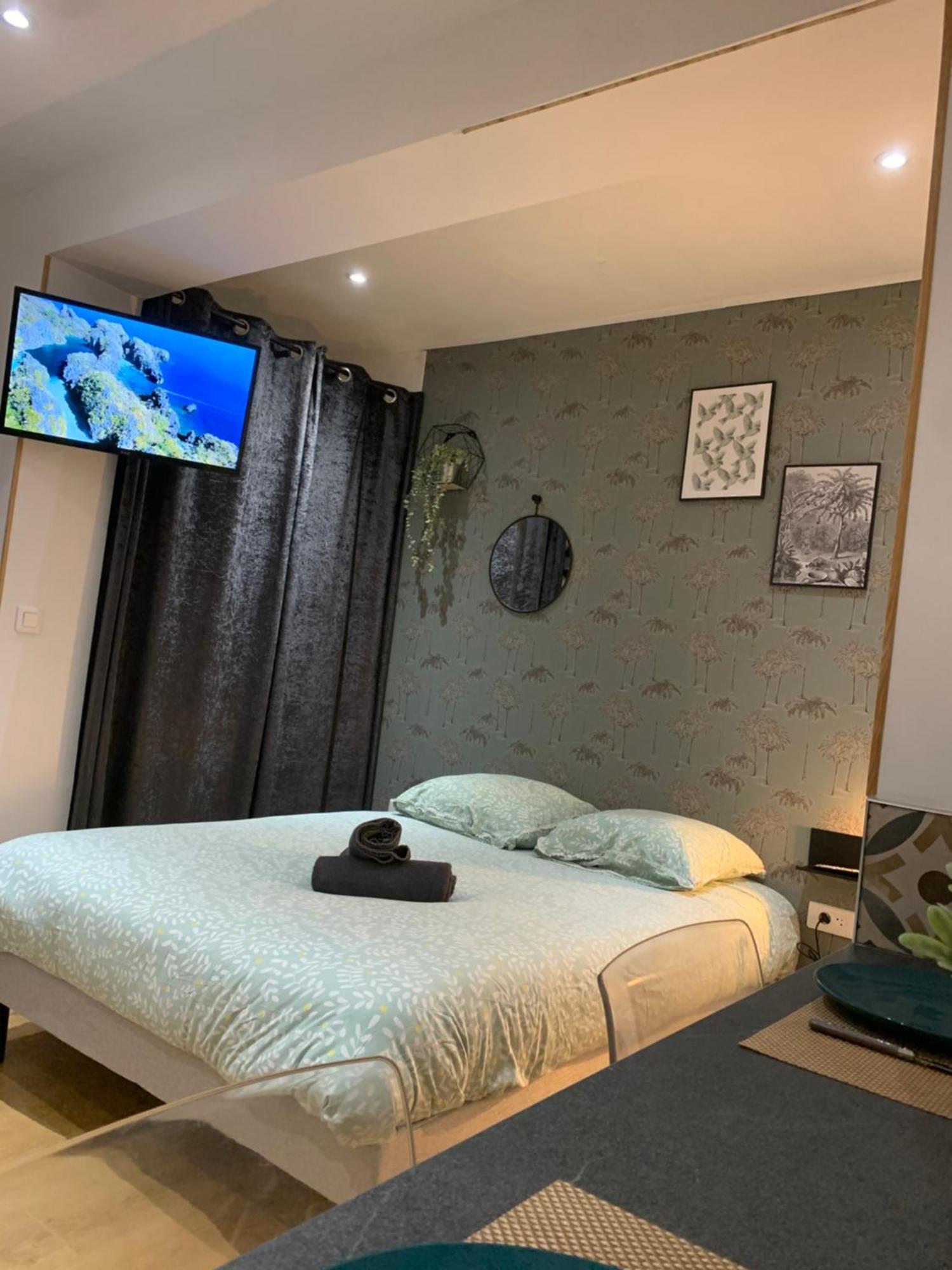Velours & Balneo Apartment แซงต์-นาแซร์ ภายนอก รูปภาพ