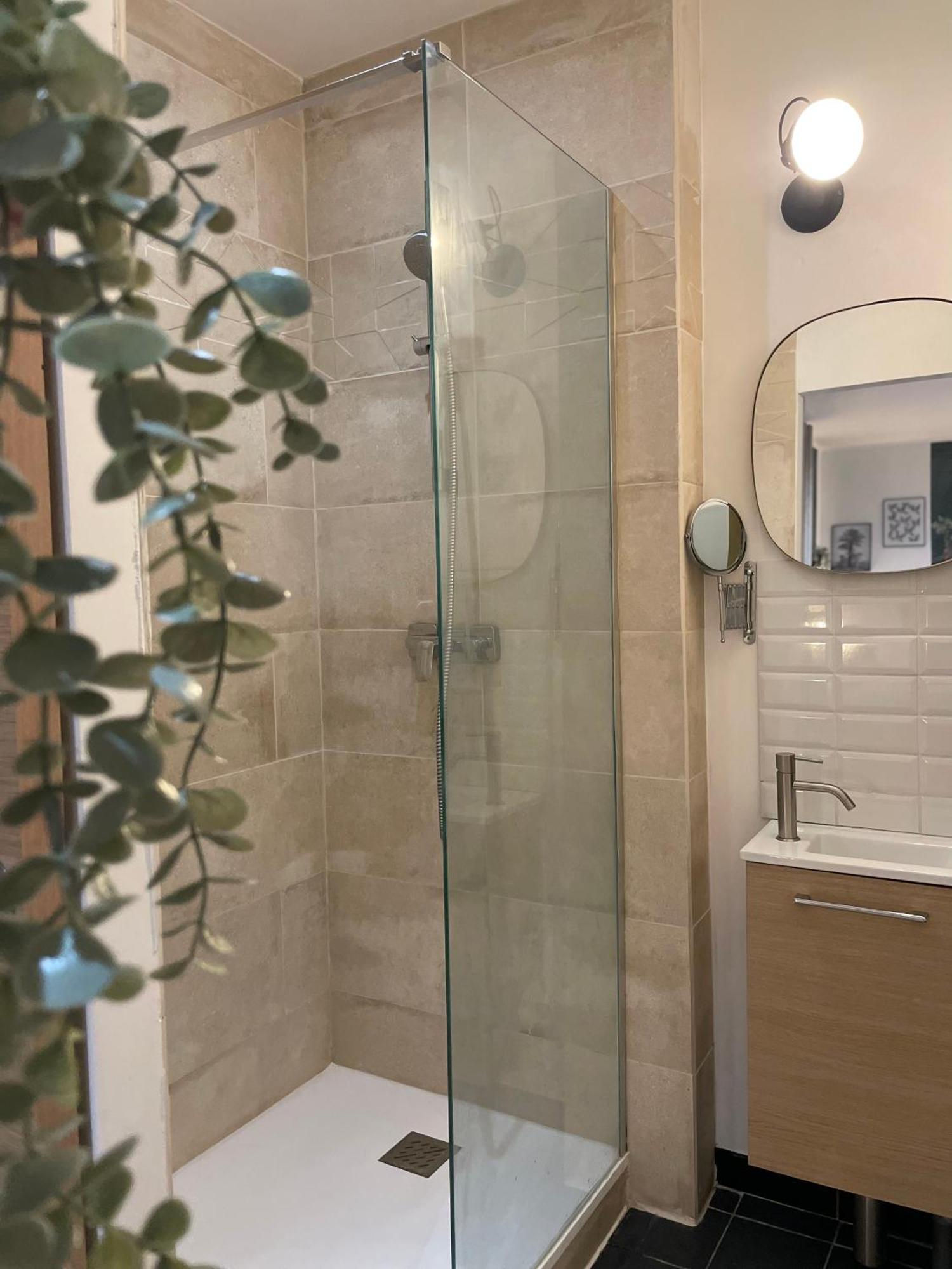 Velours & Balneo Apartment แซงต์-นาแซร์ ภายนอก รูปภาพ