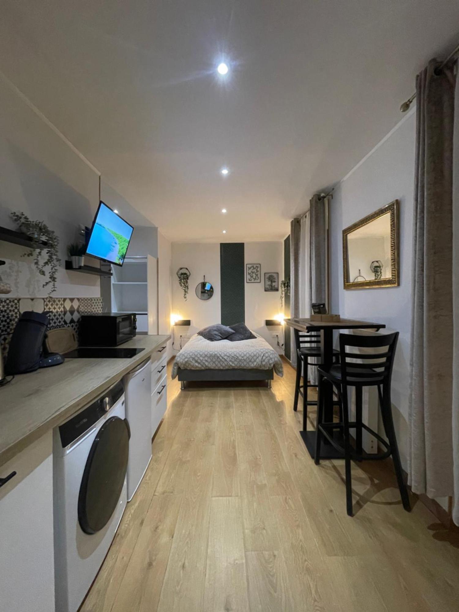 Velours & Balneo Apartment แซงต์-นาแซร์ ภายนอก รูปภาพ